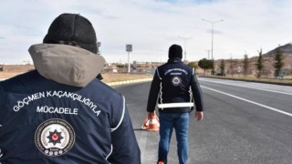 Kaçak yollardan yurda giren 20 göçmen yakalandı