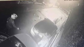 Kadıköyde hırsız maçı fırsat bildi, yakalanınca silah çekti
