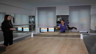 Kadınlar masa tenisi turnuvasında eğlendi