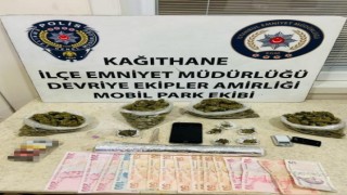 Kağıthanede şüphelinin üzerinden uyuşturucu çıktı, torbacı kıskıvrak yakalandı