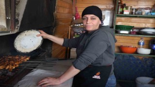 O bir kadın, depremzede üstelik kanser ve kebapçılıkla geçimini sağlıyor
