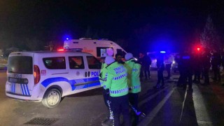 Karamanda polis aracı ile otomobil çarpıştı: 1i polis 4 yaralı