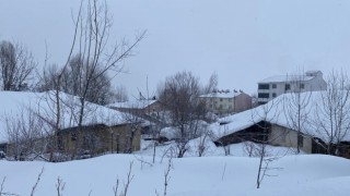 Karlıovada kar kalınlığı yer yer 1 metreyi buldu