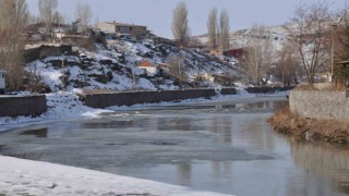 Kars Çayının buzları çözüldü