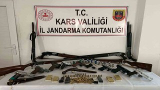 Karsta jandarmadan 9 ayrı adrese operasyon