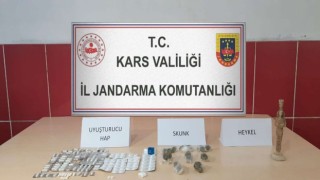 Karsta uyuşturucu madde ve heykel ele geçirildi