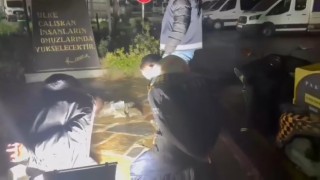 Kartalda uyuşturucu sevkiyatı yapan moto kurye suçüstü yakalandı