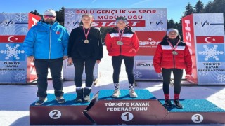 Kayaklı koşu yarışmasında 48 sporcu dereceye girdi