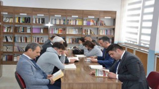Kaymakam Seyman öğrencilerle birlikte kitap okudu