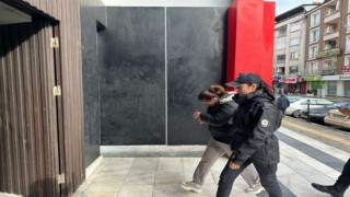 Kendilerini polis ve savcı olarak tanıtıp binlerce lira dolandırdılar