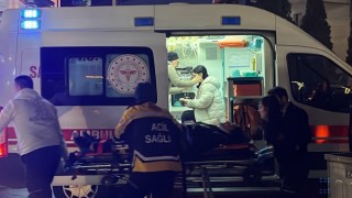 Kocaelide bir araç trafik ışıklarında bekleyen otobüse ve otomobile çarptı: 7 yaralı