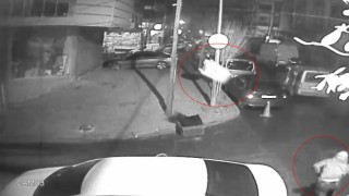 Komşuların sandalye fırlatmasıyla hırsızlar arkadaşlarını unutup kaçtı
