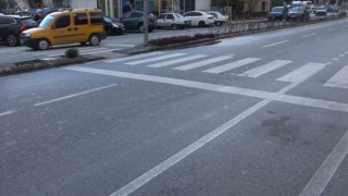 Kontrolden çıkan motosiklet aydınlatma direğine çarptı, ibresi 102 kilometrede takılı kaldı