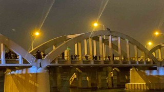 Köprüde intihar girişimi