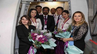 Kuala Lumpur-Sabiha Gökçen seferini yapan ilk uçak törenle karşılandı