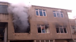 Küçükçekmecede korkutan yangın: 1 kişi dumandan etkilendi
