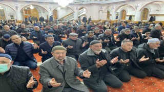 Kuluda Berat Kandilinde vatandaşlar camileri doldurdu