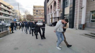 Kuşadasında eğlence mekanı sahibini silahla yaralamaya 4 tutuklama