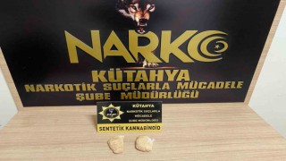 Kütahyada uyuşturucu kuryesi kadının sütyeninde uyuşturucu bulundu