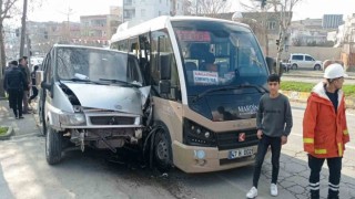 Mardinde 2 minibüs çarpıştı: 6 yaralı