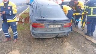 Mardinde otomobil kaldırıma çarptı: 4 yaralı