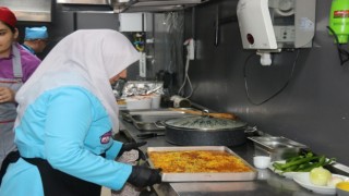 Mardinde sığınmacı, depremzede ve kadınların başarısı için restoran açıldı