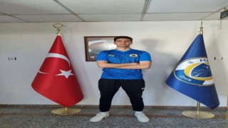 Menemen FK, genç kalecisini profesyonel yaptı