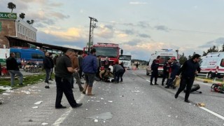 Mermer yüklü tır, işçi servisi ile çarpıştı: 9 yaralı