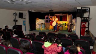 Mersin Büyükşehir Belediyesi 15 binden fazla çocuğu tiyatroyla buluşturdu