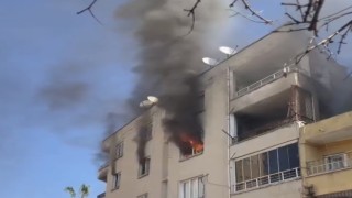 Mersinde ev alev alev yandı