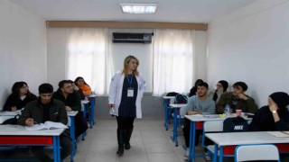 Mersinde kurs öğrencilerinin YKS ücreti Büyükşehir Belediyesinden karşılanıyor
