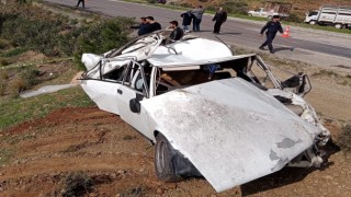 Mersinde otomobil şarampole yuvarlandı: 2 ölü