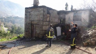Metruk bina çıkan yangında kullanılamaz hale geldi