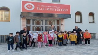 Minik öğrenciler kumbaralarını yardıma muhtaç çocuklar için bağışladı