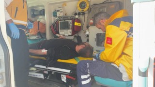 Motosiklet ile kamyonet çarpıştı: 1 yaralı
