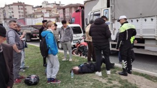 Motosiklet yayaya çarptı: 2 yaralı