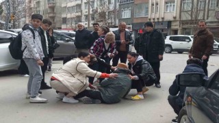 Motosikletin çarptığı 2 yaya yaralandı