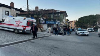 Motosikletli kuryeye çarpan otomobil kayıplara karıştı