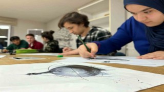 Muğlada gençler sanat atölye çalışmalarında