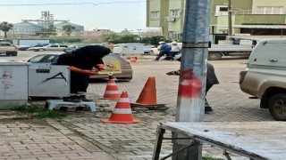 Muhtar adayı çağrı yaptı yetkililer aracın çarptığı trafoyu yaptı