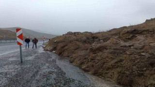 Muş-Erzurum karayolunda heyelan meydana geldi