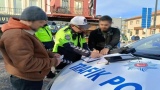 O saatler arasında caddeye girenler polis ekiplerine takılıyor