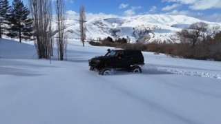 Off road tutkunları karlı arazide karın tadını çıkardı