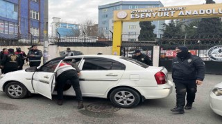 Okulların açılmasıyla birlikte Esenyurtta polis ekipleri okul önlerinde denetim gerçekleştirdi