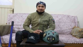 Ölüme namaz kılarken yakalanan genç kızı enkazdan çıkaran gönüllü arama kurtarma görevlisi o anları unutamıyor