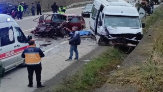Orduda otomobil ile minibüs çarpıştı: 2 ölü, 1 yaralı
