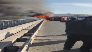 Otobanda kaza yapan tır alevlere teslim oldu