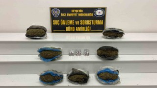Otobüsteki yolcunun valizinden 7 kilo 992 gram esrar ele geçirildi