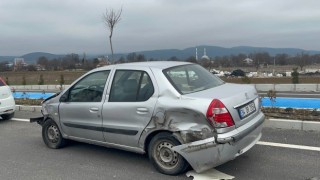 Otomobil ile tırın çarpıştığı kazada şans eseri yaralanan olmadı