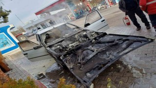 Otomobilde çıkan yangını itfaiye söndürdü